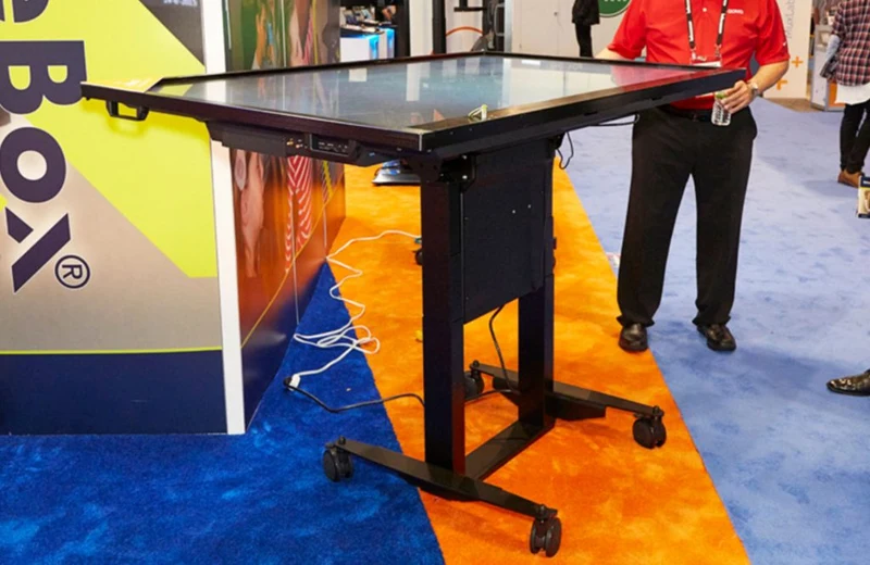 e·Box Tilt & Table – Motorized Height-Adjustable Mount