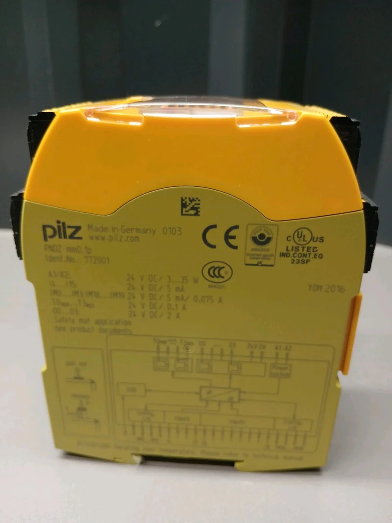 Pilz PNOZ m0.1p 772001 Sicherheitsrelais Basisgerät