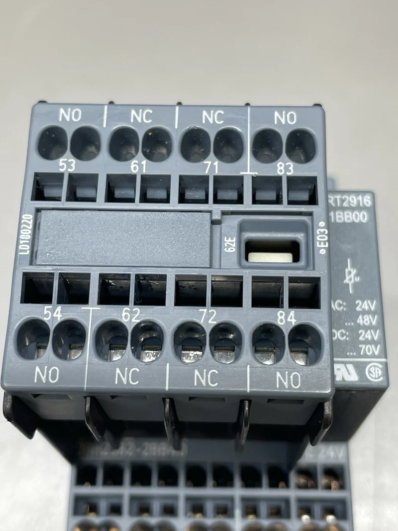 Siemens Schütz 3RT2018-2BB42 Hilfsschalter 3RH2911-2FA40