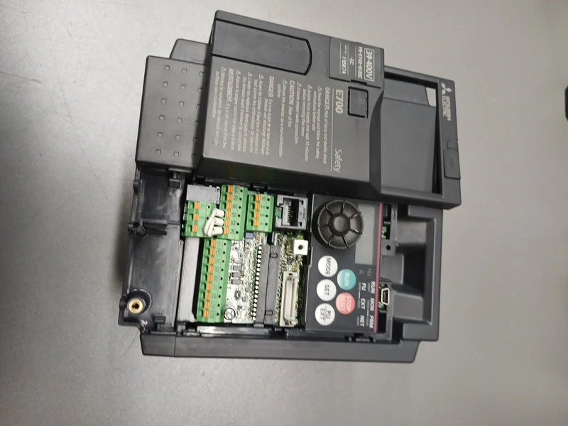 Mitsubishi FR-E740-016SC-EC TC101A820G61 Umrichter Controller