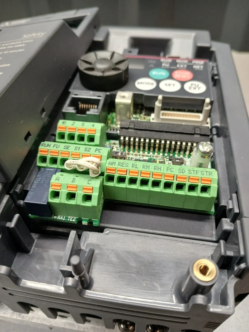 Mitsubishi FR-E740-016SC-EC TC101A820G61 Umrichter Controller
