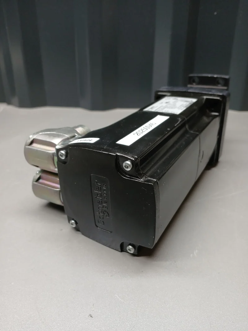 Schneider Electric BMH0701P01F2A Servomotor
