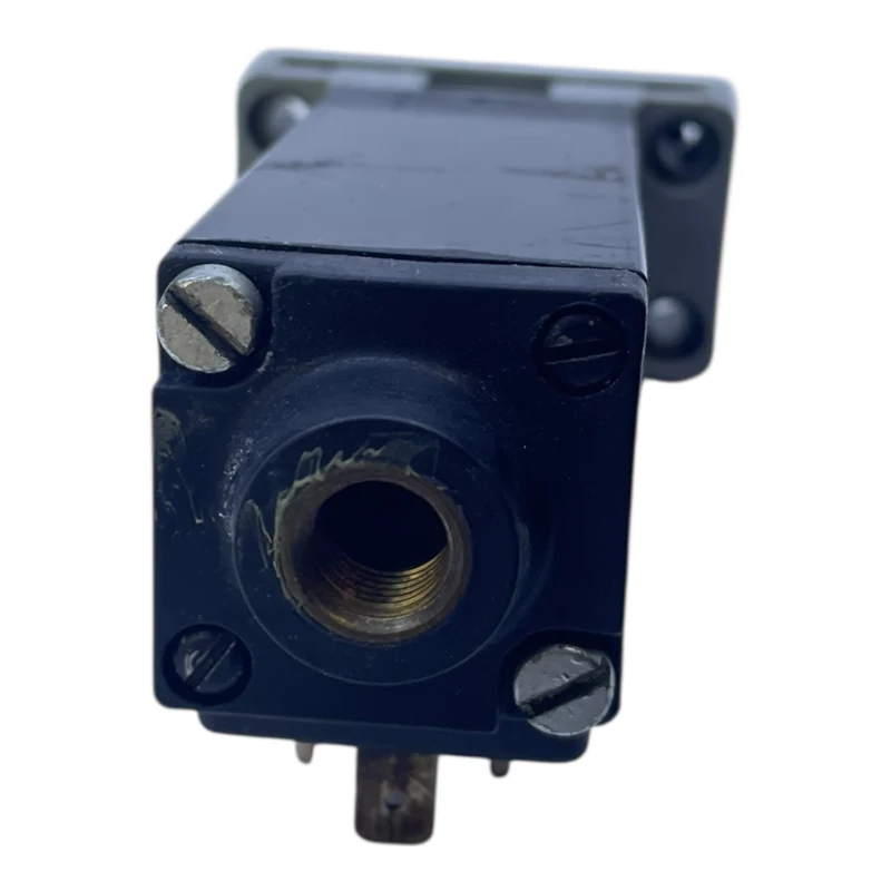 Bosch Magnetventil 24V 1824210104 Magnetventil von Bosch für die Industrie