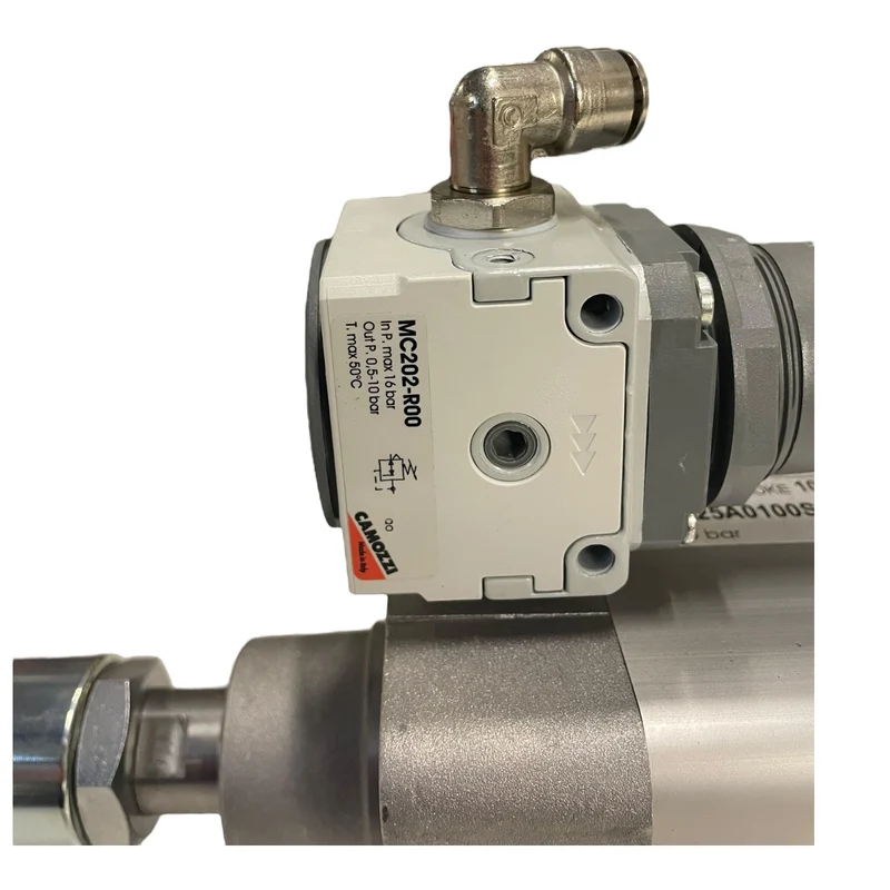 Camozzi Pneumatikzylinder Ø125 Hub 100 mm mit Druckregler 61M1P125A0100S01