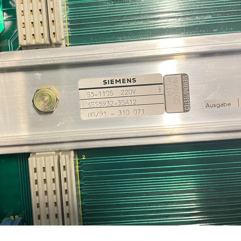 Siemens 6ES5932-3SA12 Gehäuse mit Stromversorgung für industriellen Einsatz