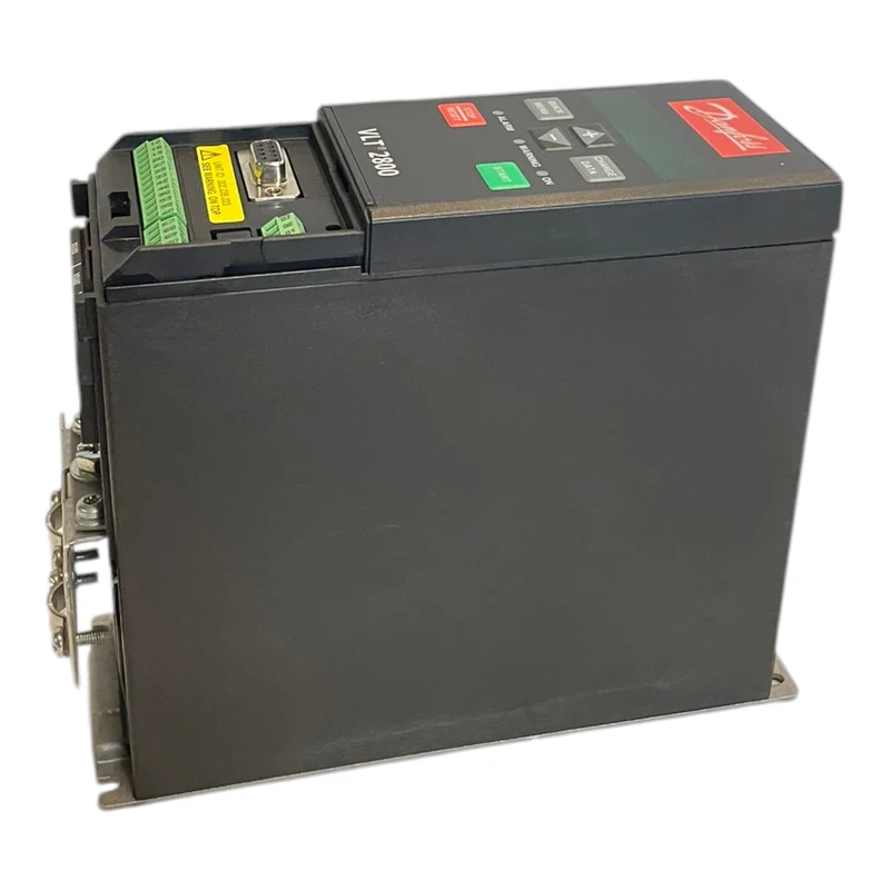 Danfoss 195N0027 Frequenzumrichter 1,7kVA VLT2807PS2B20STR1DBF00A00 Industrie