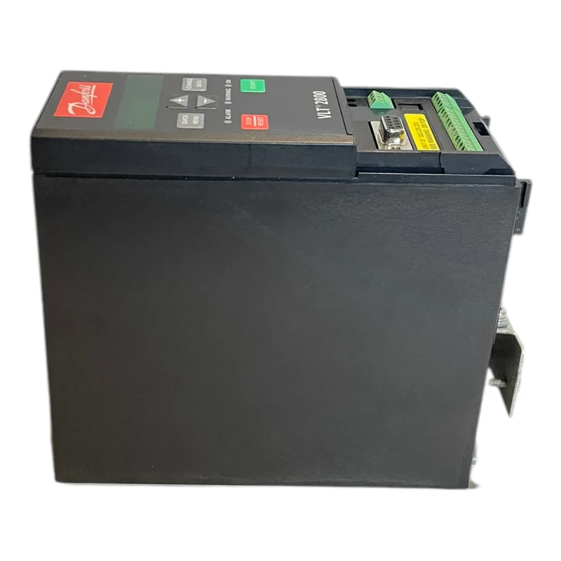 Danfoss 195N0027 Frequenzumrichter 1,7kVA VLT2807PS2B20STR1DBF00A00 Industrie