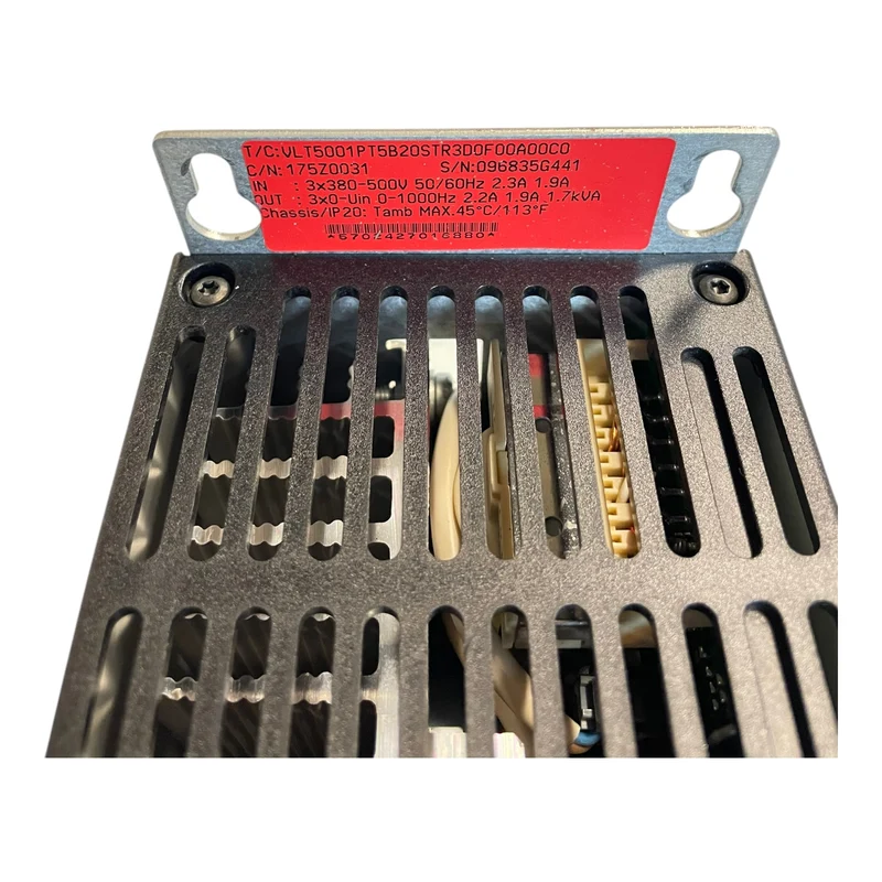 Danfoss 175Z0031 Frequenzumrichter 1,7kVA VLT5001PT5B20STR3D0F00A00C0 Industrie