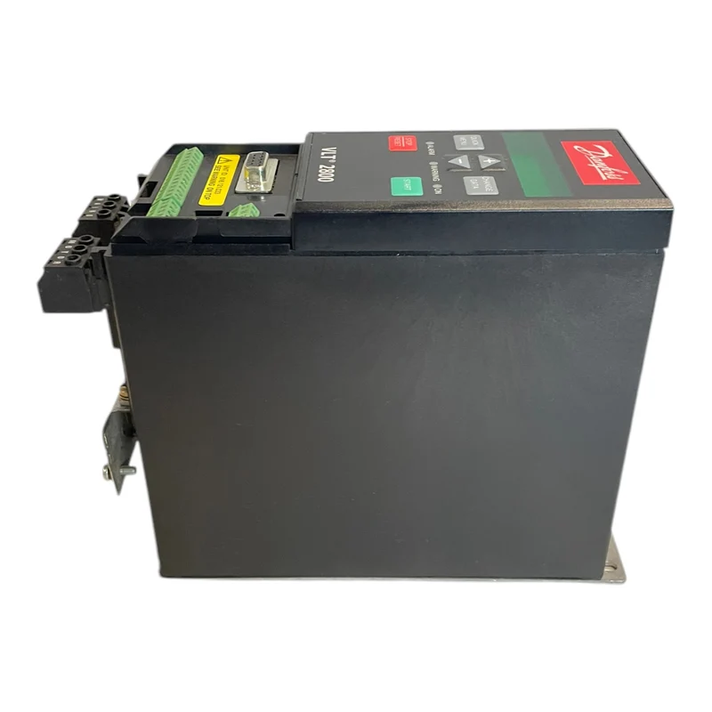 Danfoss 195N0004 Frequenzumrichter 0,9kVA VLT2803PS2B20STR1DBF10A00 Industrie