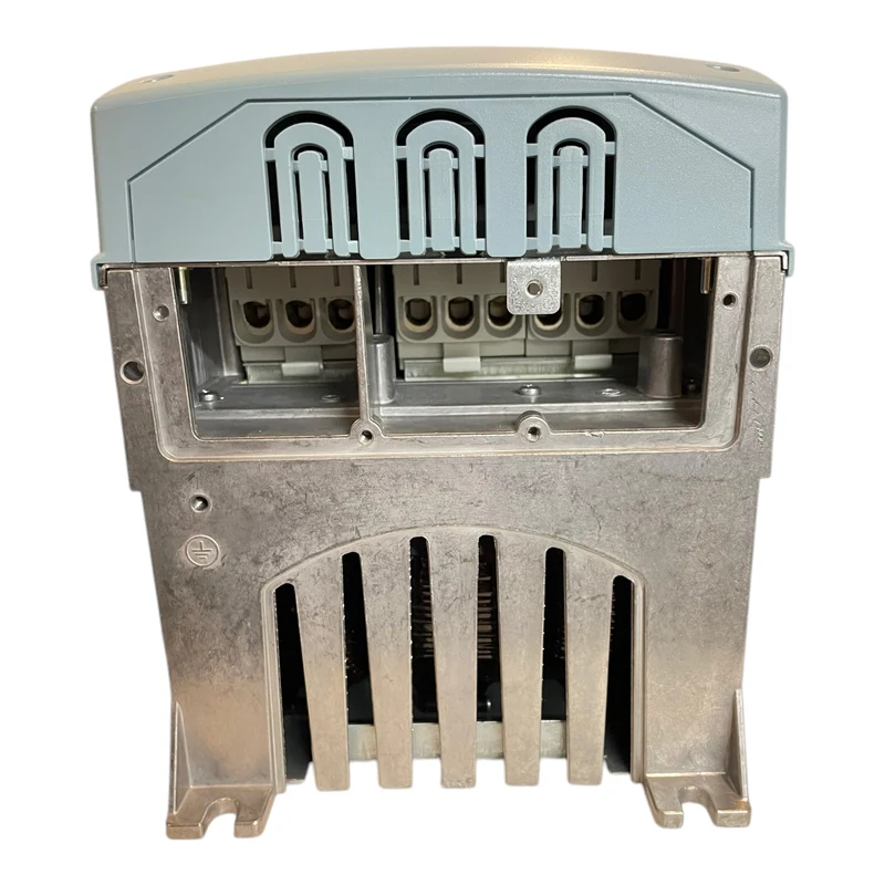Vacon NXS00136A2L0SSSA1A3000000 Frequenzumrichter 525-690V 50/60Hz 13,5A