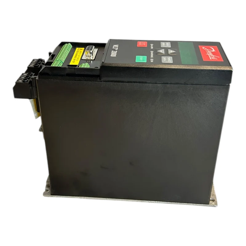Danfoss VLT2803 195N0007 Frequenzumrichter VLT2803PS2B20STR1DBF10A00C0 Danfoss V