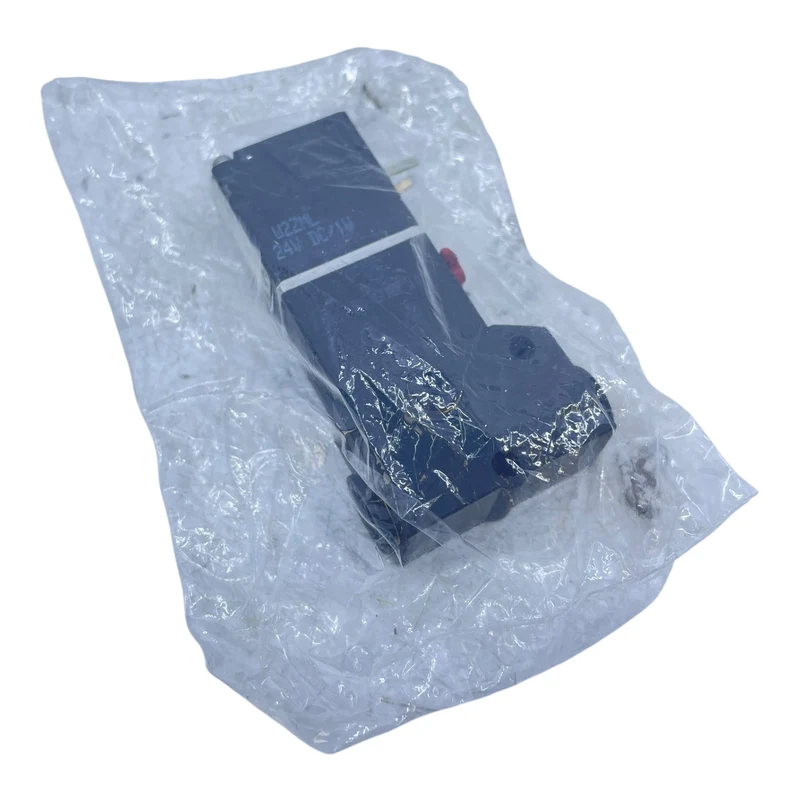 Bürkert Magnetventil 6106 C 0,9 FKM PA 24V 00137459 Magnetventil von Bürkert