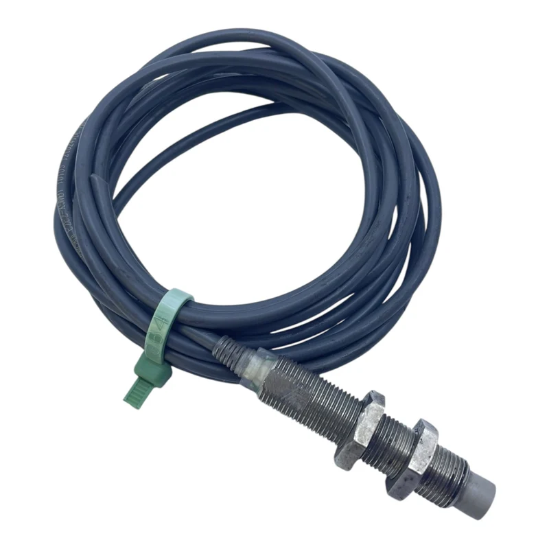 Omron Induktiver Sensor M18 5mm PNP NO 10–30V DC E2E2-X5MB1