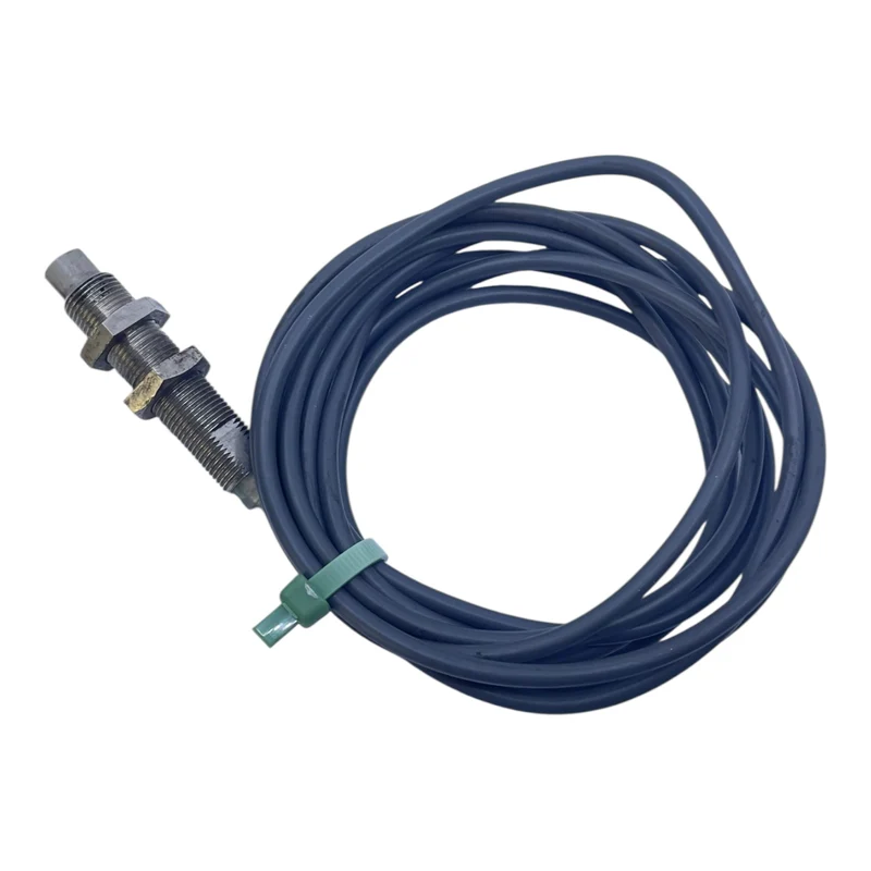 Omron Induktiver Sensor M18 5mm PNP NO 10–30V DC E2E2-X5MB1