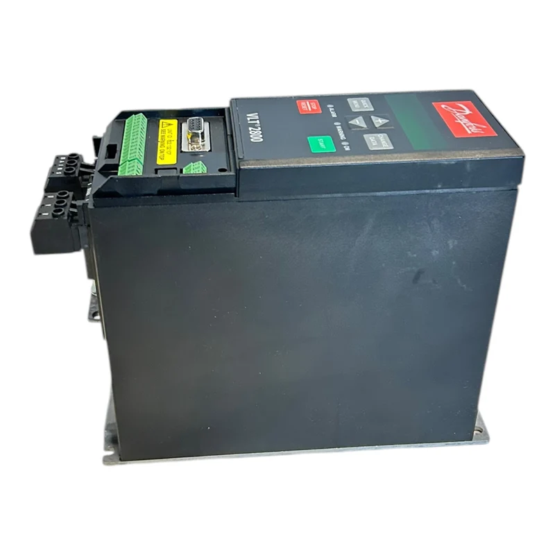 Danfoss VLT2803 195N0007 Frequenzumrichter VLT2803PS2B20STR1DBF10A00C0 Danfoss V
