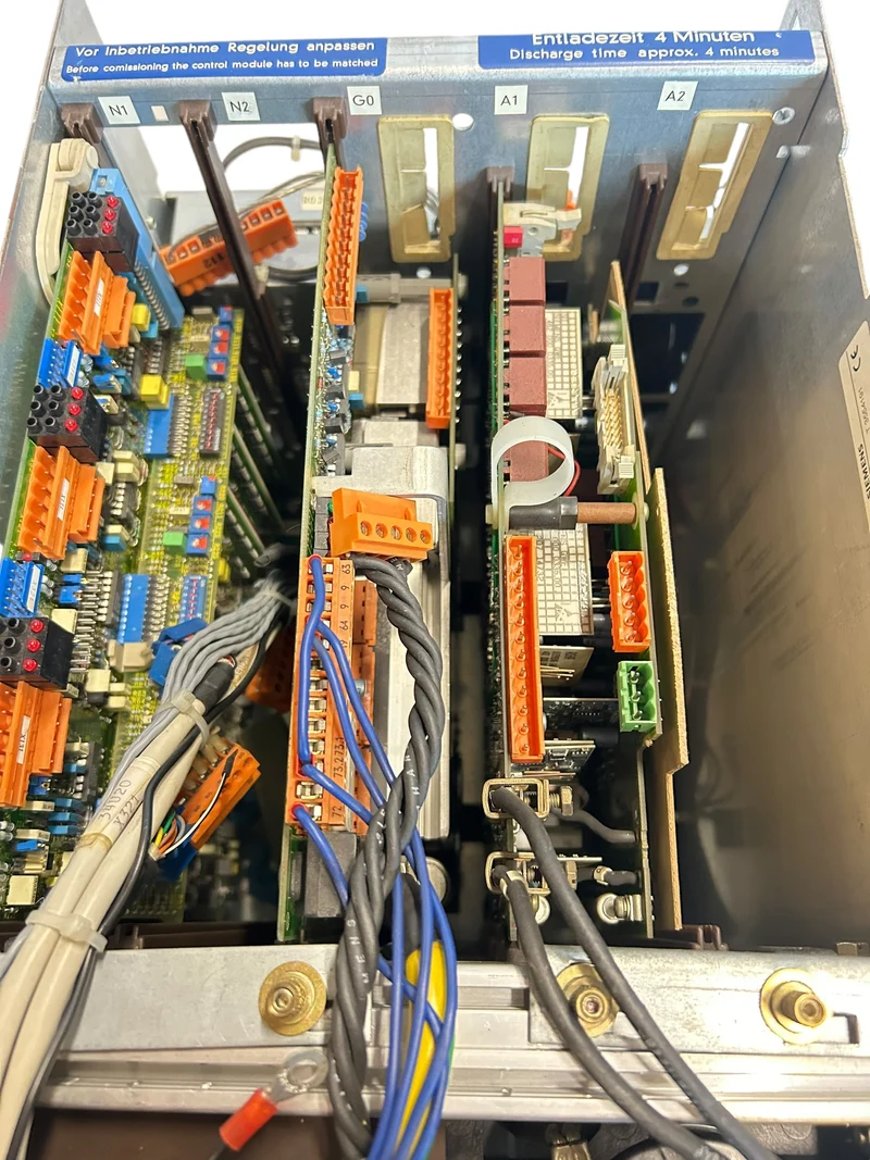Siemens 6SC6101-2B-Z Simodrive Frequenzumrichter für industriellen Einsatz