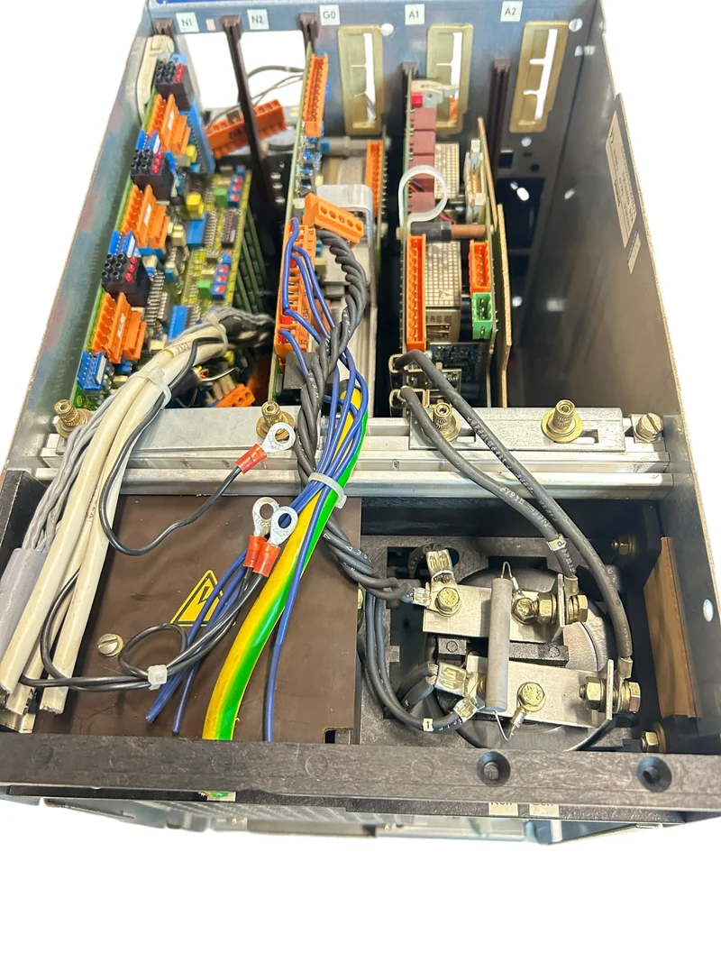 Siemens 6SC6101-2B-Z Simodrive Frequenzumrichter für industriellen Einsatz