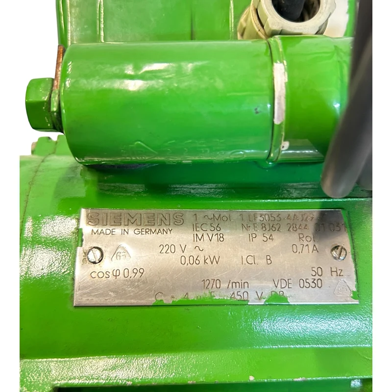 Siemens 1LF3053-4AJ29-Z Dosierpumpen 220V 0,06kW 0,71A für industriellen Einsatz