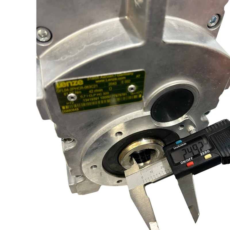 Lenze 13.126.65.4.6.1 Servomotor mit Getriebe für industriellen Einsatz Lenze