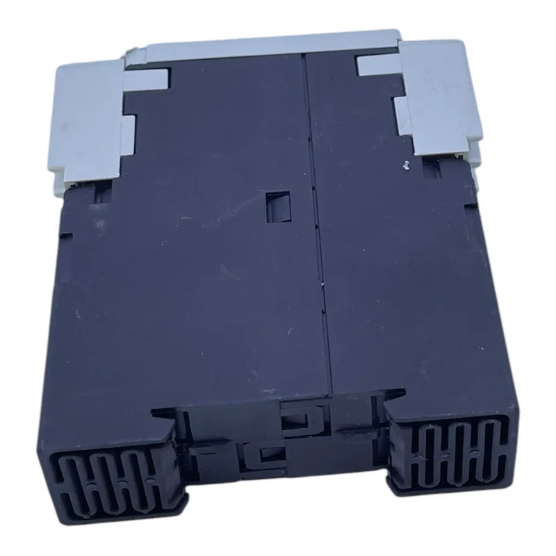 Siemens 3RP1513-1AP30 Zeitrelais für industriellen Einsatz 200-240V AC 24V AC/DC