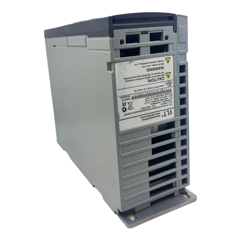 Danfoss FC-301P1K5T4E20H1 Frequenzumrichter 131B0747 Inp:3x380-480V 3.7/3.1A