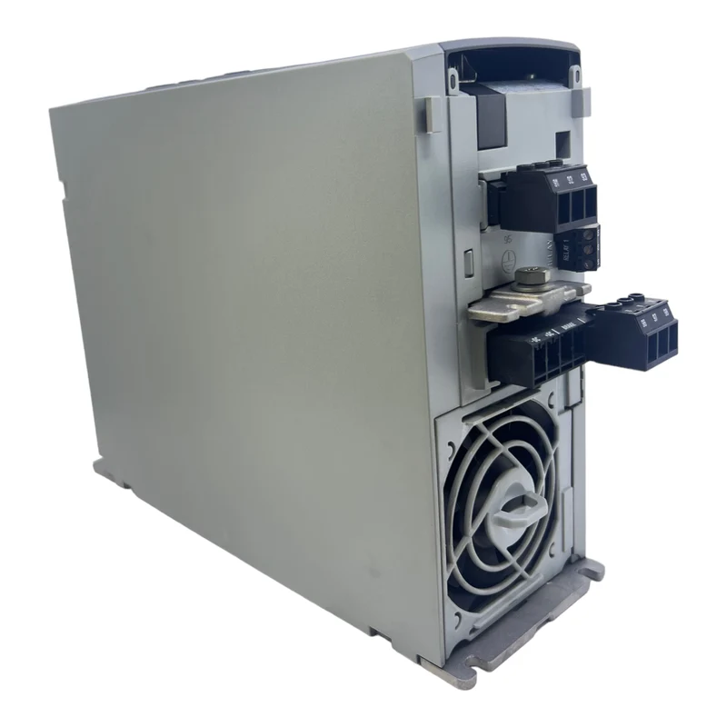 Danfoss FC-301P1K5T4E20H1 Frequenzumrichter 131B0747 Inp:3x380-480V 3.7/3.1A