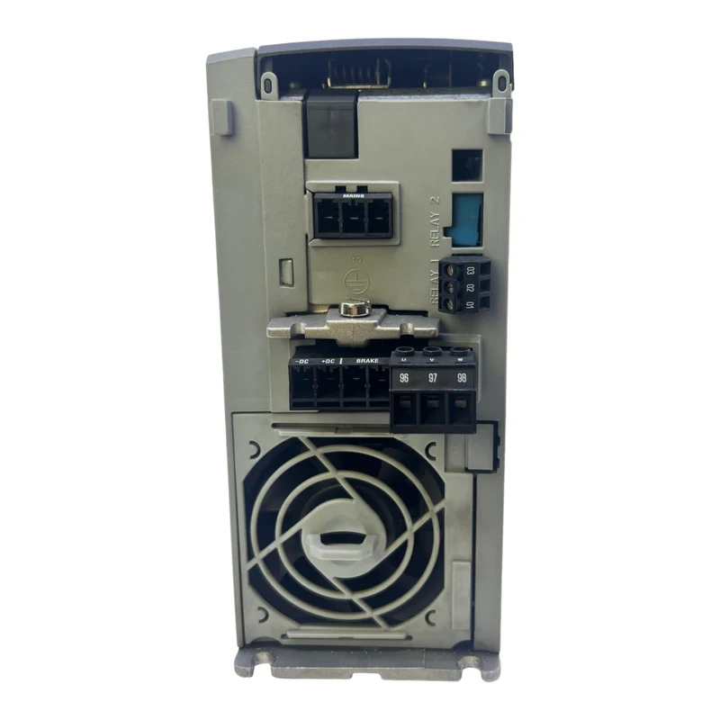 Danfoss FC-301P1K5T4E20H1 Frequenzumrichter 131B0955 Inp:3x380-480V 3.7/3.1A