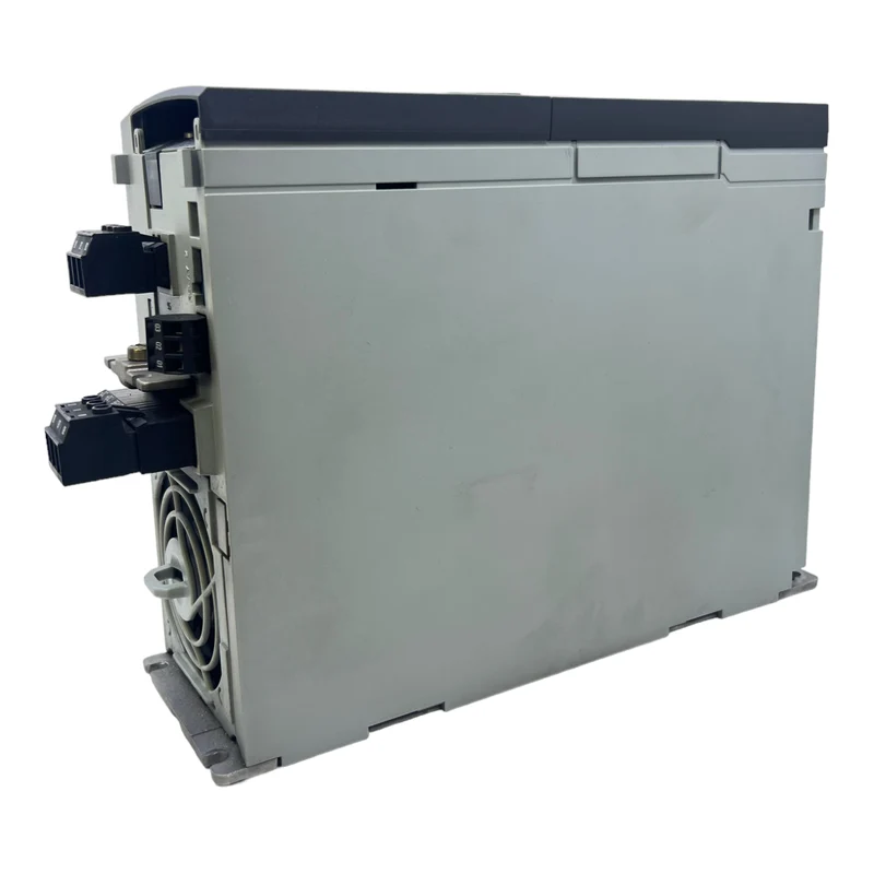 Danfoss FC-301P1K5T4E20H1 Frequenzumrichter 131B0955 Inp:3x380-480V 3.7/3.1A
