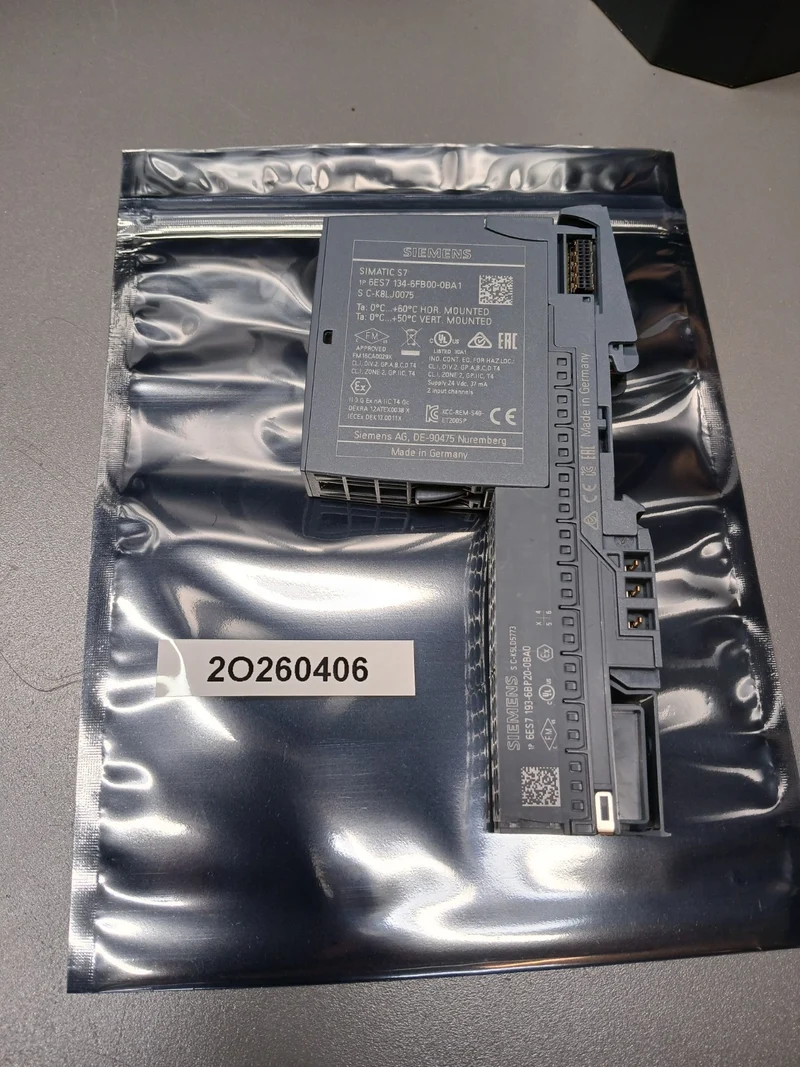 Siemens Simatic S7 6ES7 134-6FB00-0BA1 Analog-Eingangsmodul 6ES7 193-6BP20-0BA0