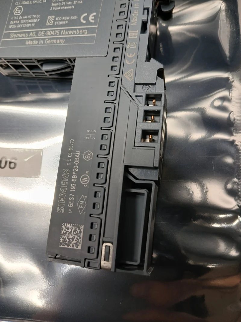 Siemens Simatic S7 6ES7 134-6FB00-0BA1 Analog-Eingangsmodul 6ES7 193-6BP20-0BA0