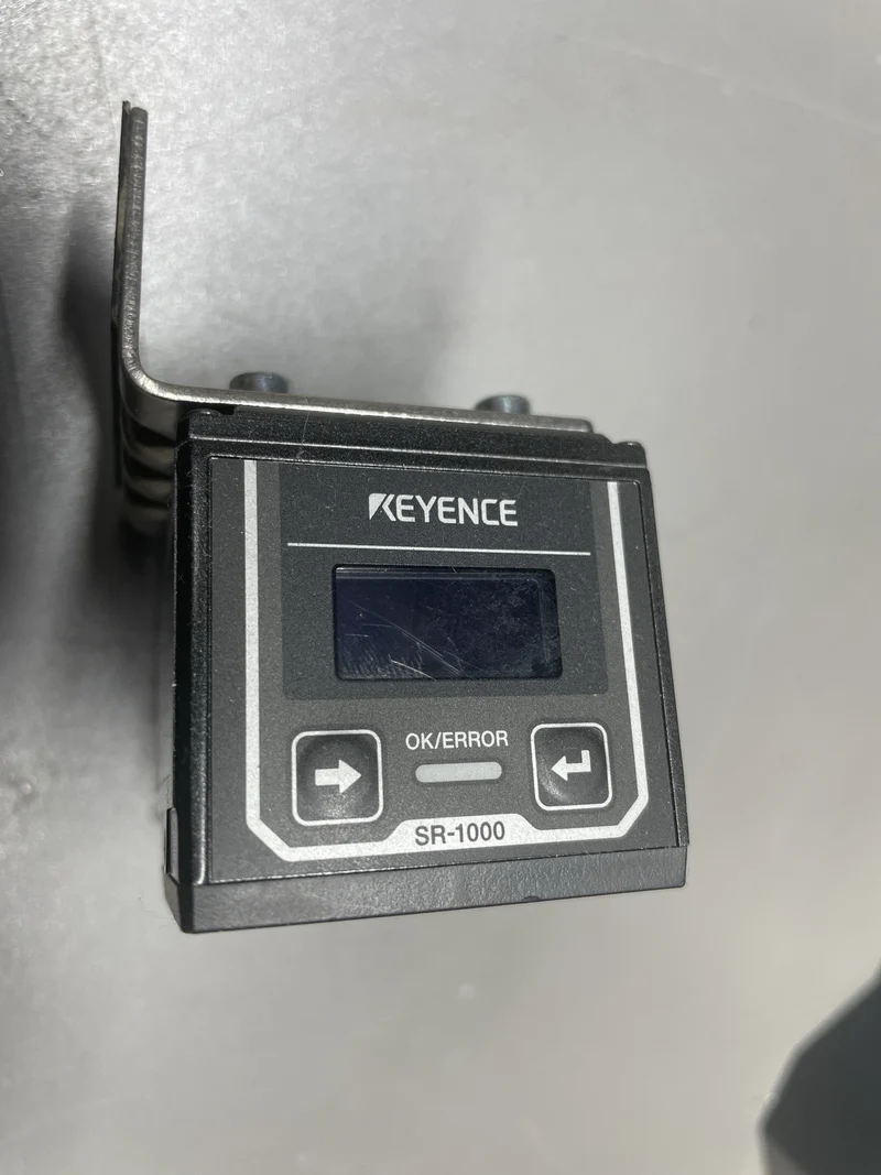 Keyence SR-1000 Automatic Focus Code Reader