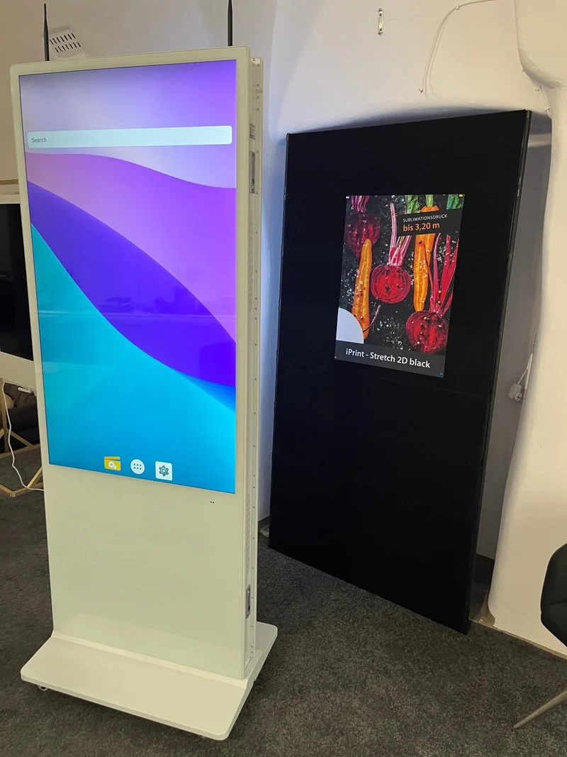 Doppelseitige Infostele 55 Zoll mit Android und Media Player