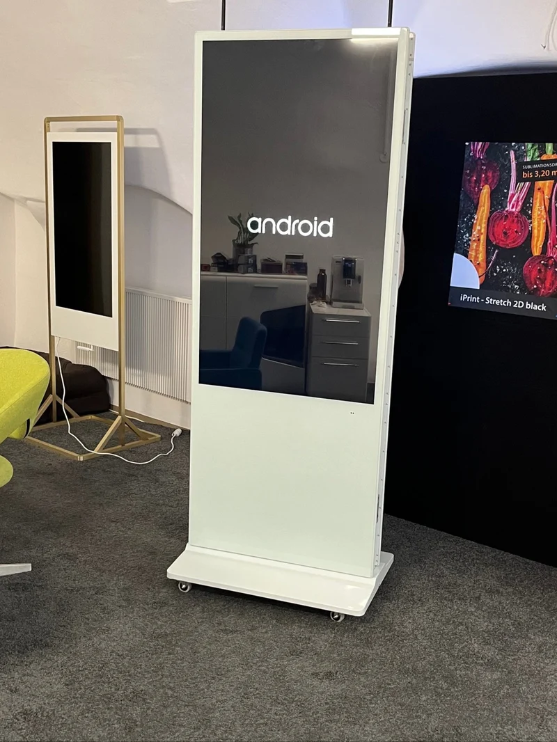 Doppelseitige Infostele 55 Zoll mit Android und Media Player