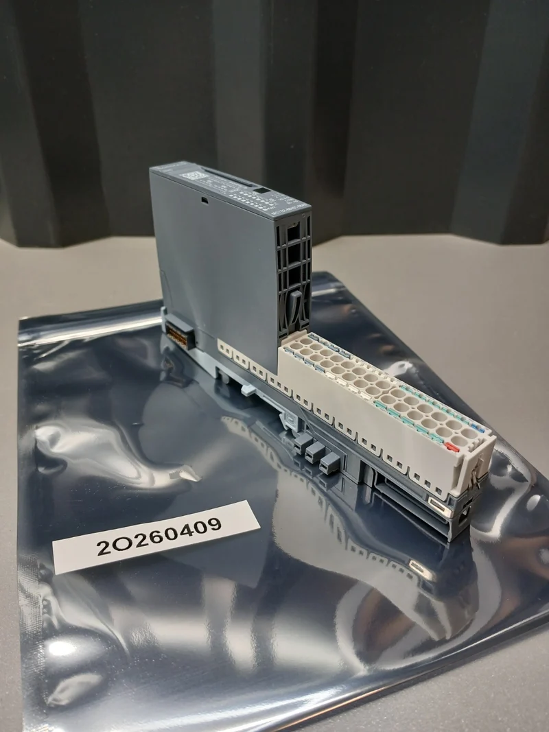 SIEMENS SIMATIC S7(6ES7 132-6BH01-0BA0) Ausgangsmodul+ (6ES7 193-6BP00-0DA0)Base