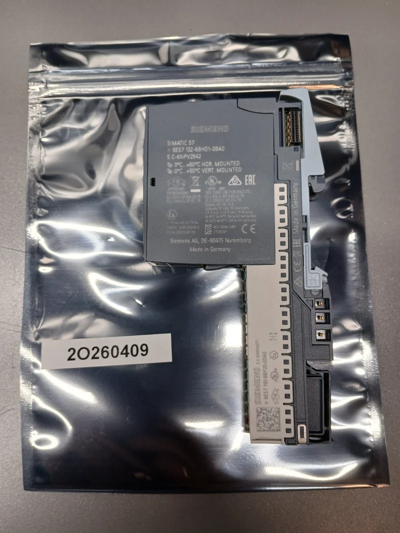 SIEMENS SIMATIC S7(6ES7 132-6BH01-0BA0) Ausgangsmodul+ (6ES7 193-6BP00-0DA0)Base