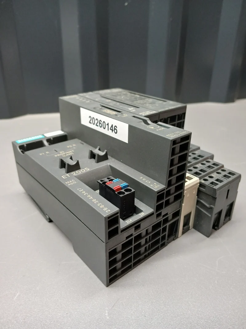 SIEMENS ET 200S 6ES7 151-3BA23-0AB0 + 6ES7 138-4CA01-0AA0 + 6ES/ 138-4FB04-0AB0