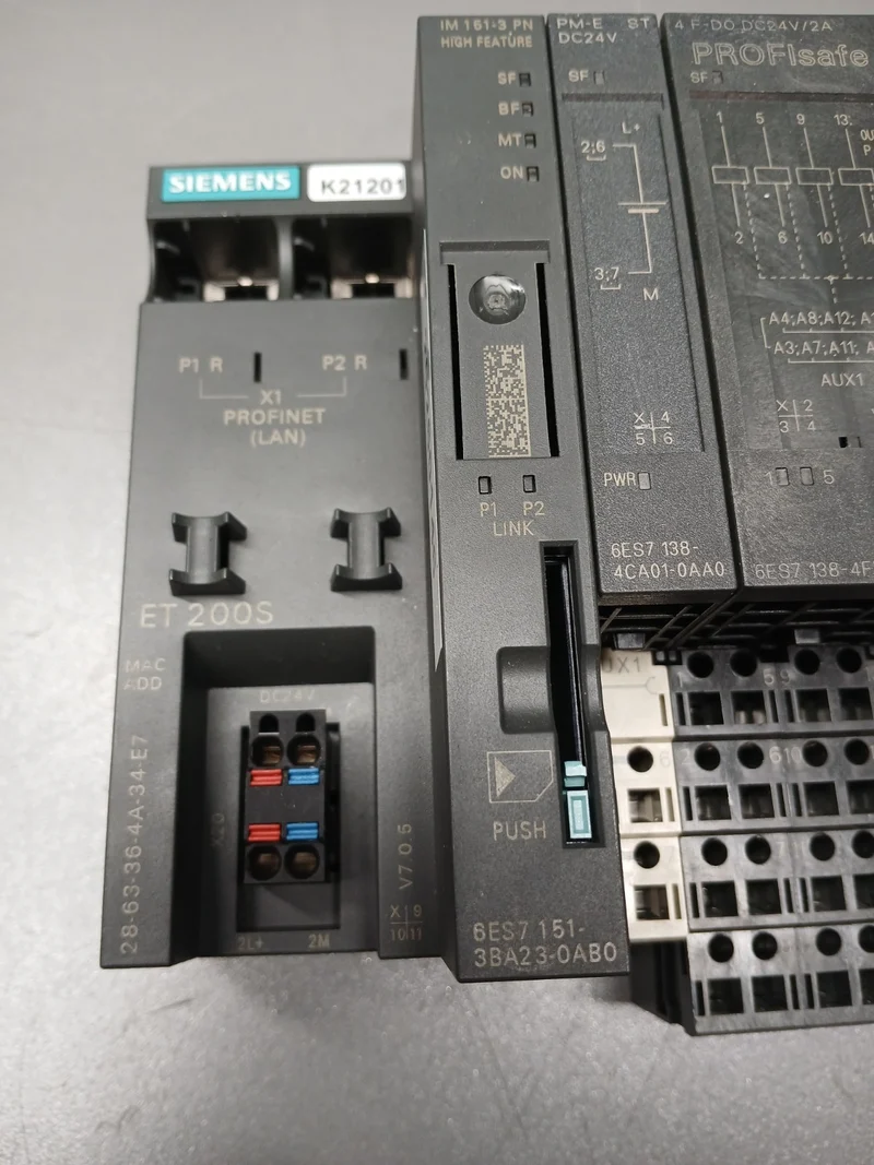 SIEMENS ET 200S 6ES7 151-3BA23-0AB0 + 6ES7 138-4CA01-0AA0 + 6ES/ 138-4FB04-0AB0