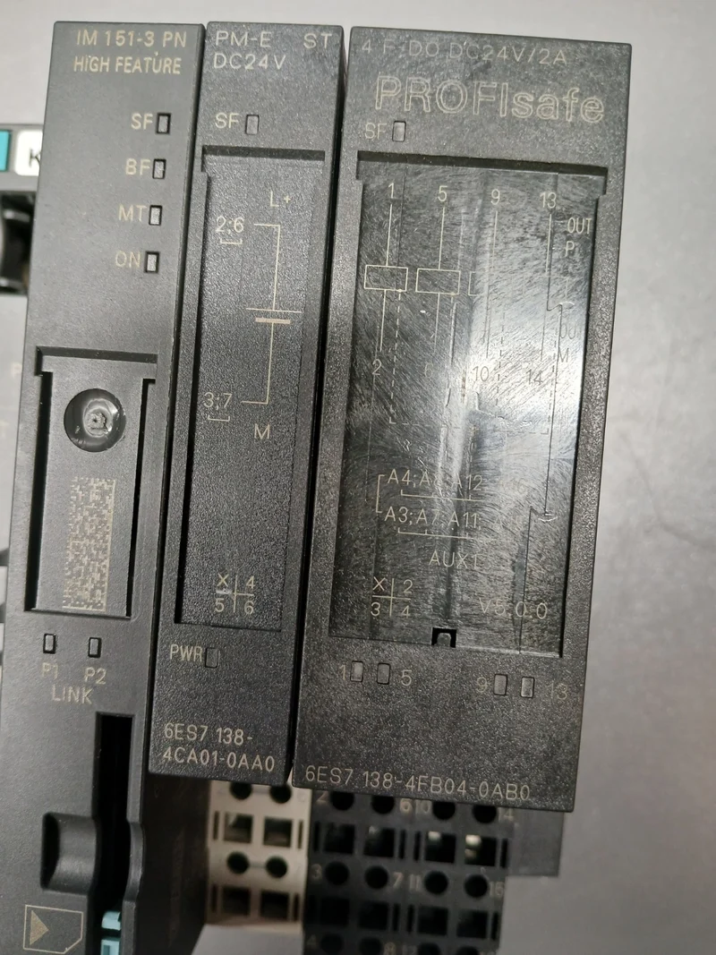 SIEMENS ET 200S 6ES7 151-3BA23-0AB0 + 6ES7 138-4CA01-0AA0 + 6ES/ 138-4FB04-0AB0