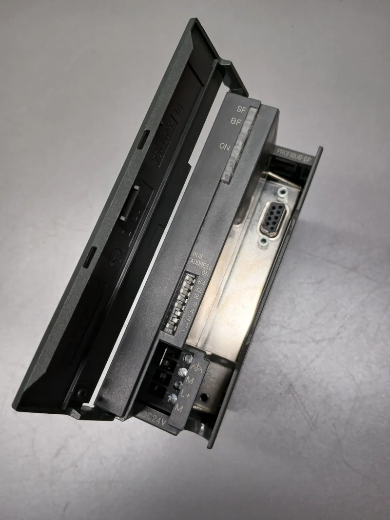 Siemens SIMATIC ET 200M 6ES7 153-1AA03-0XB0