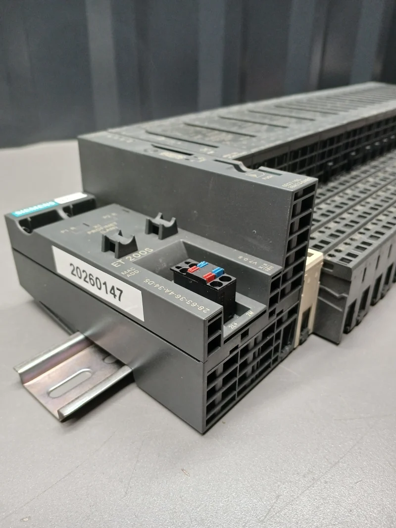 SIEMENS ET 200S 6ES7 151-3BA23-0AB0 + 4x 6ES7 138-4FA05-0AB0 + 14x 6ES7 131-4BF