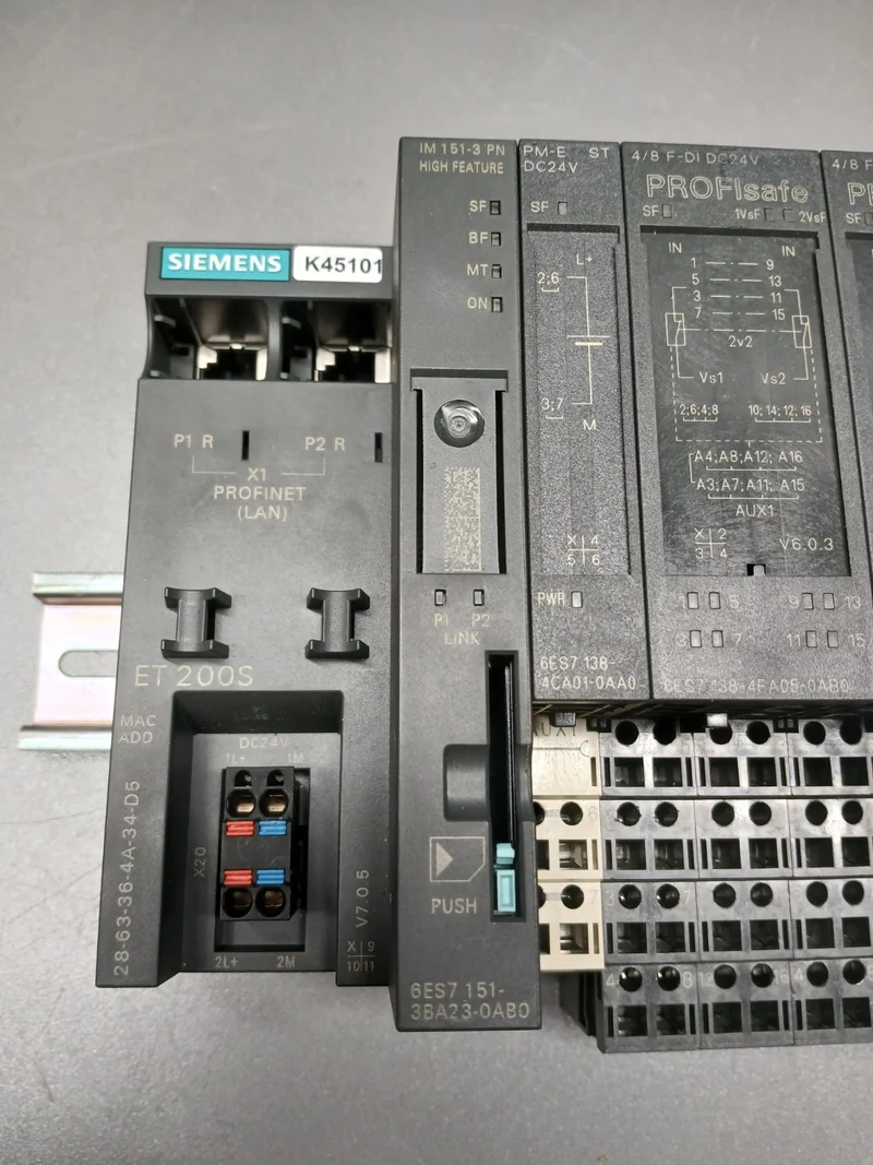 SIEMENS ET 200S 6ES7 151-3BA23-0AB0 + 4x 6ES7 138-4FA05-0AB0 + 14x 6ES7 131-4BF