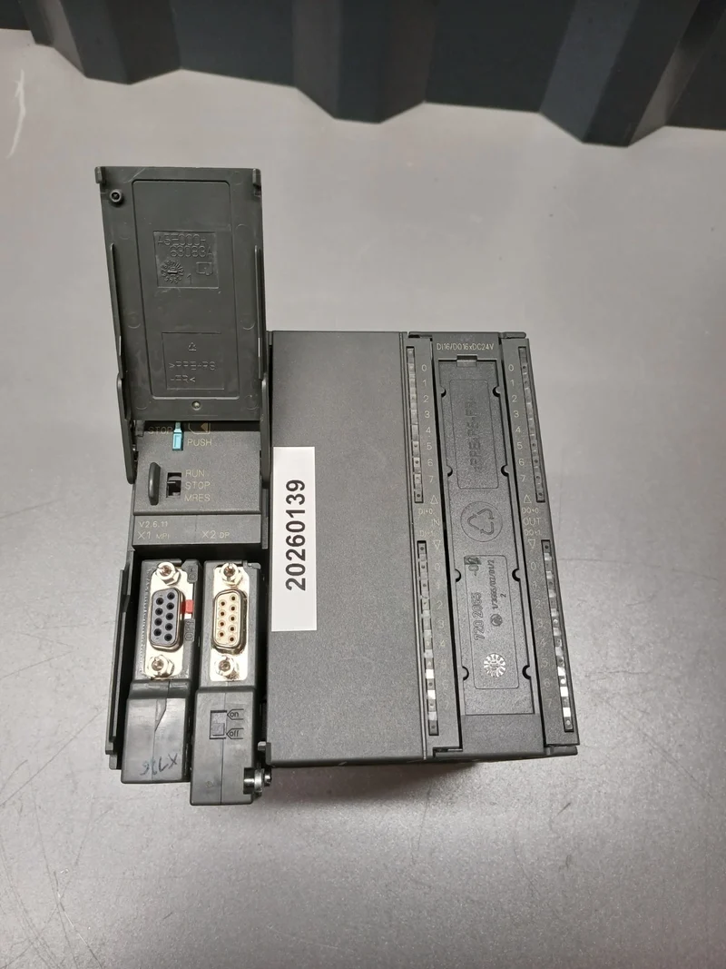 Siemens SIMATIC S7-300 CPU313C-2 DP 6ES7 313-6CF03-0AB0 + 6ES7 313-6CF03-0AB0