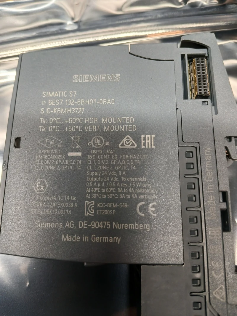 Siemens Simatic S7 6ES7 132-6BH01-0BA0 Ausgangsmodul + 6ES7 193-6BP20-0BA0