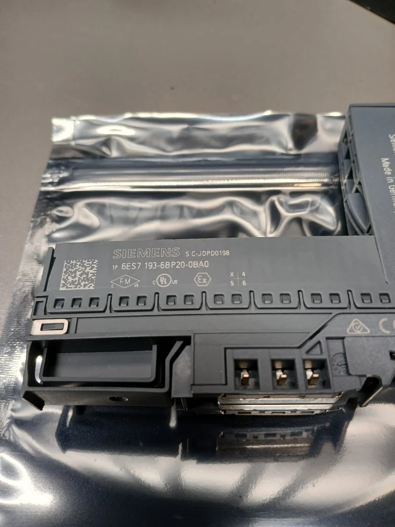Siemens Simatic S7 6ES7 132-6BH01-0BA0 Ausgangsmodul + 6ES7 193-6BP20-0BA0