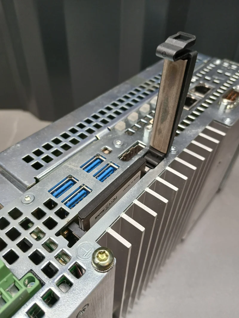 Siemens SIMATIC MICROBOX PC IPC427D 1P 6AG4140-0EC10-4AA0