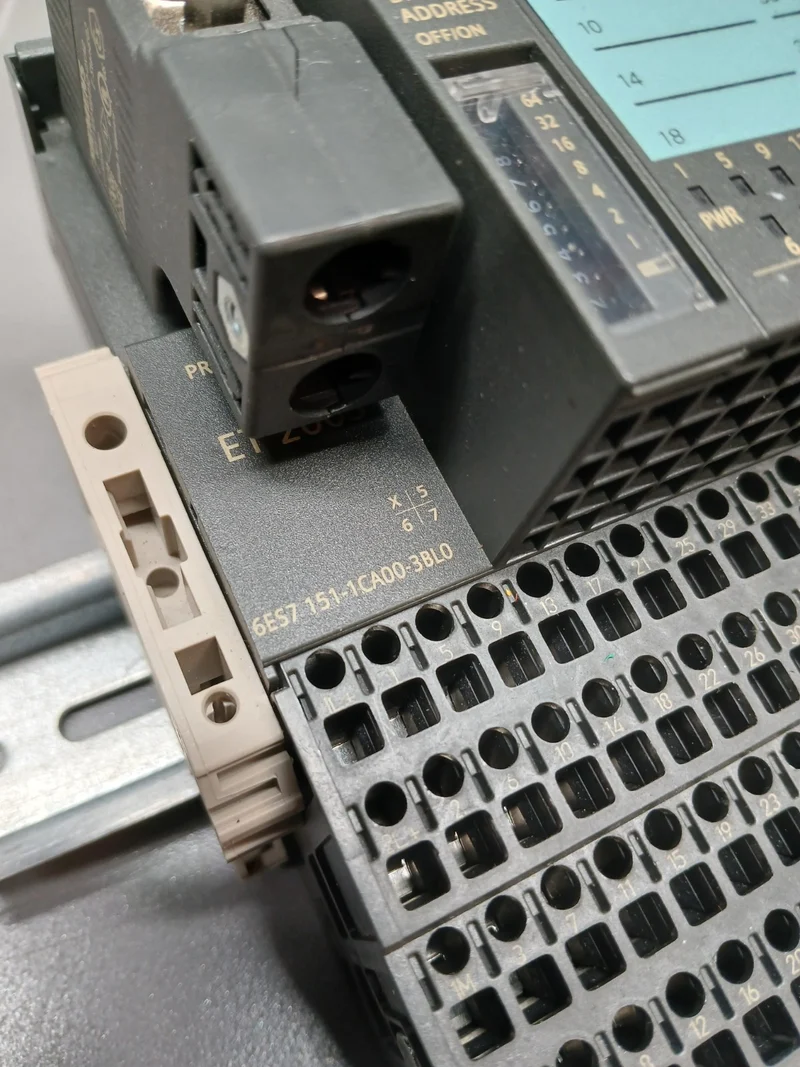 SIEMENS IM 151-1 COMPACT 16DI/16DO / 6ES7 151-1CA00-3BL0