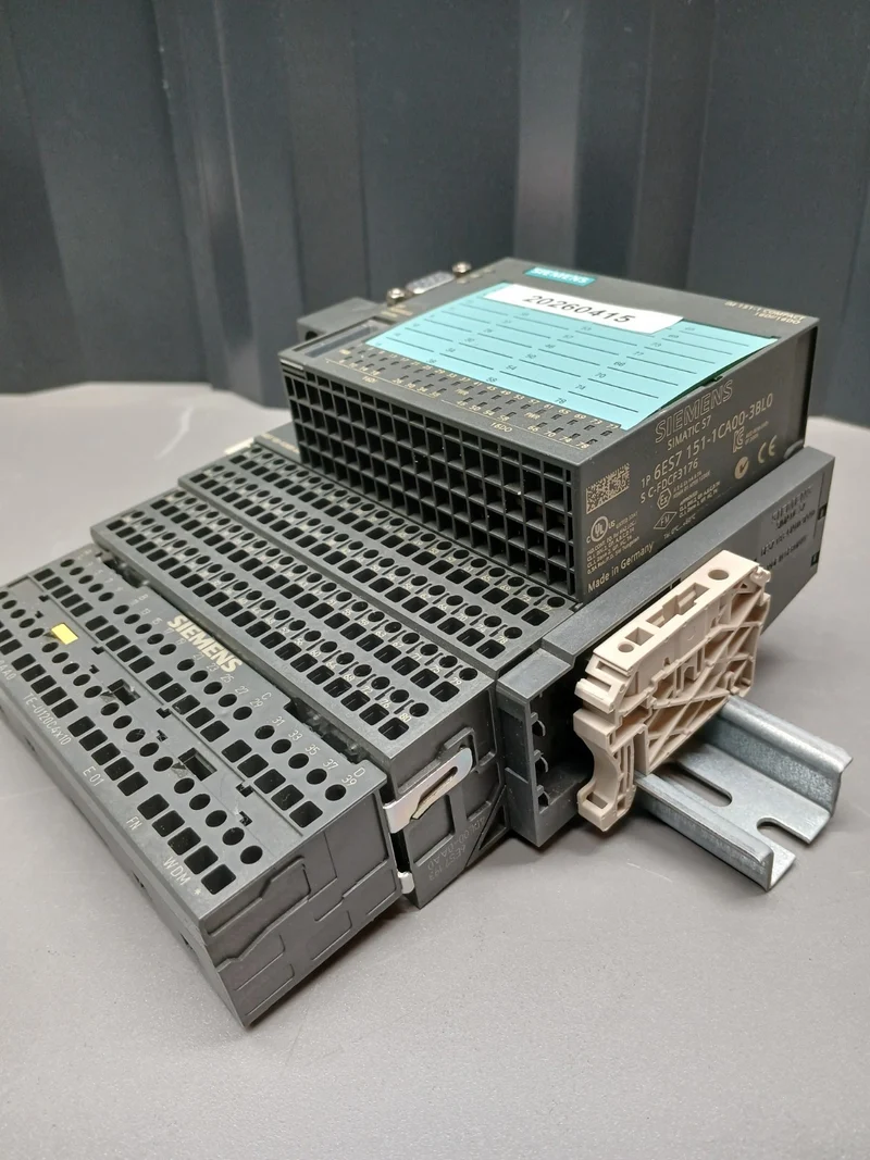 SIEMENS IM 151-1 COMPACT 16DI/16DO / 6ES7 151-1CA00-3BL0