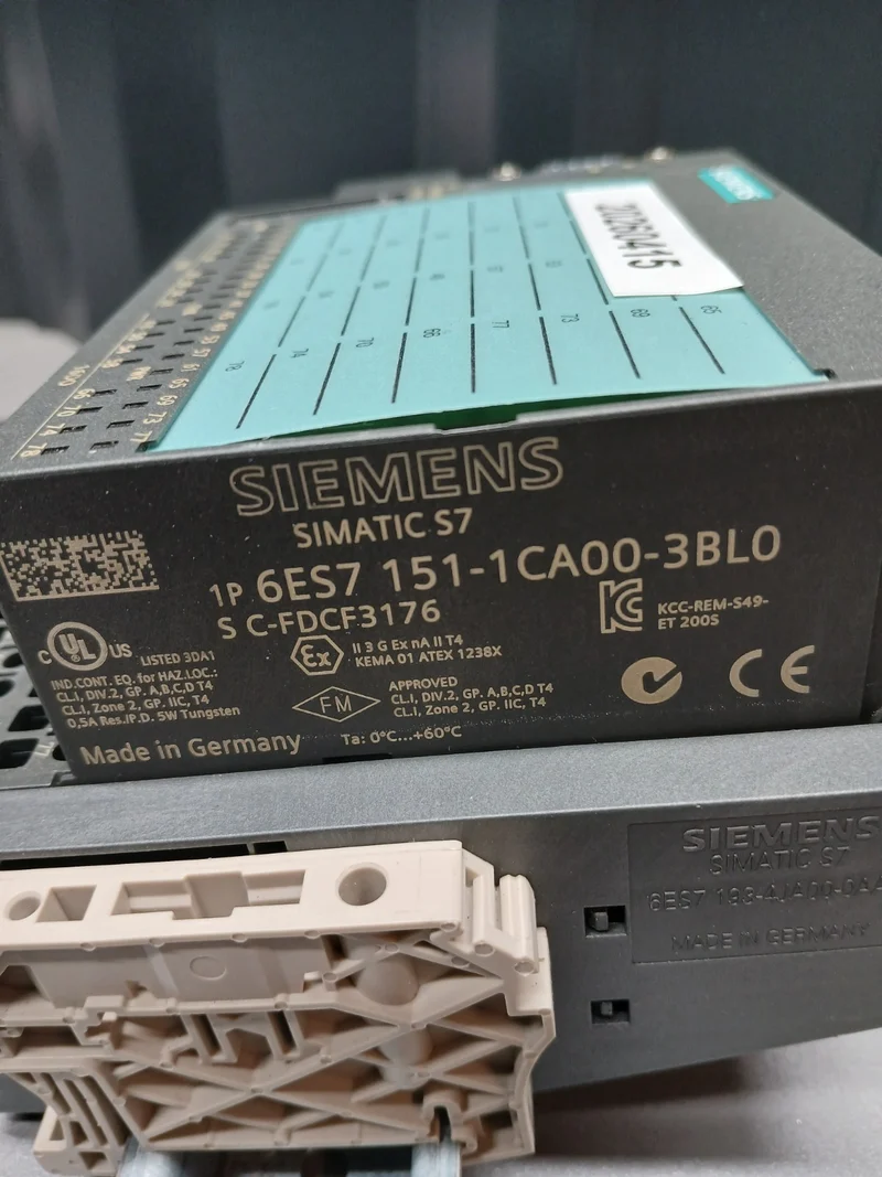 SIEMENS IM 151-1 COMPACT 16DI/16DO / 6ES7 151-1CA00-3BL0