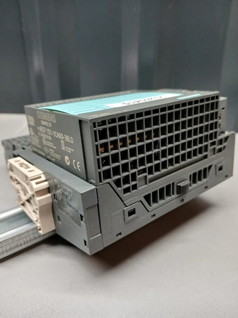 SIEMENS IM 151-1 COMPACT 16DI/16DO / 6ES7 151-1CA00-3BL0