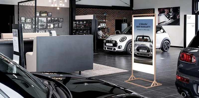 Freistehendes Doppelseitiges Digitales Werbedisplay mit 43 Zoll oder 55 Zoll SuperSlim